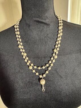 Jewel Kade Classic Cream Pearl Necklace with Silver Chain.